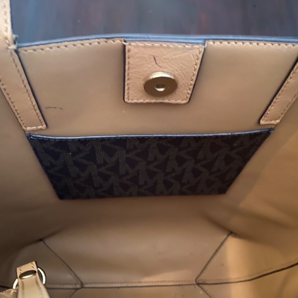 Michael Kors Large Logo Tote With Wristlet - Picture 6 of 7